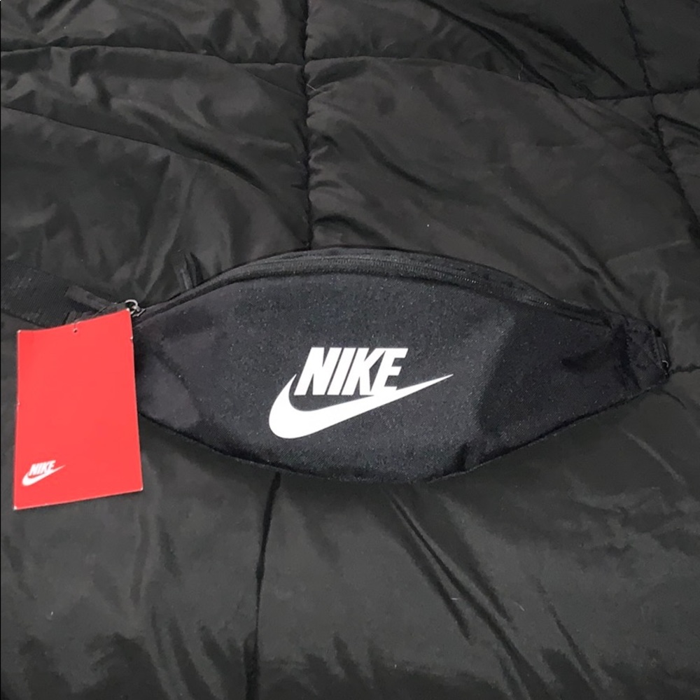 NWT Nike fanny pack